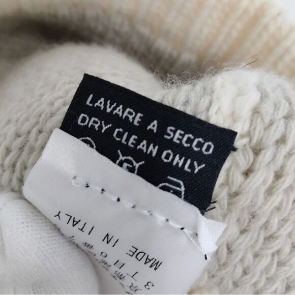 Auth NWOT Gucci White Gray Knit Wool Beanie Skull Cap Snow Hat Women’s US Small